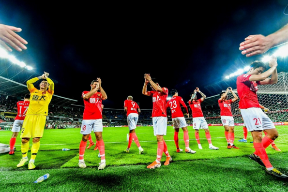 沃尔夫斯堡全队发挥亮眼，势不可挡领跑积分榜