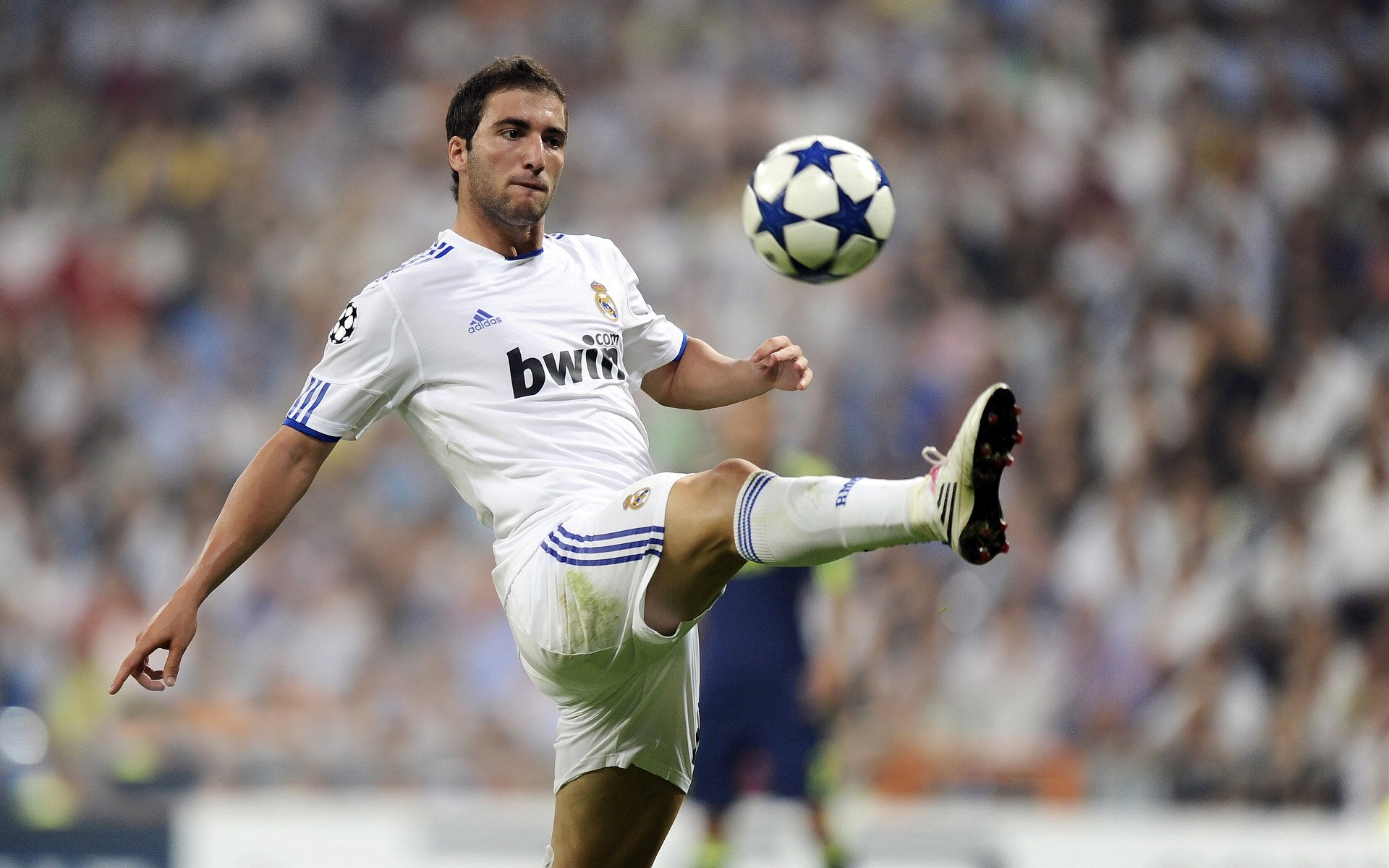 意甲焦点战之夜,米切尔统治全场,书写个人传奇